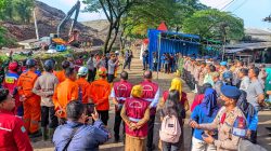 Tiga Warga Tewas Tertimbun Longsor di TPA Bantargebang, Tim Gabungan Lakukan Evakuasi