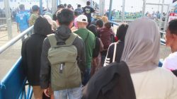7 Kapal Siap Berangkat ke Kalimantan dan Malaysia, 7 Ribuan Penumpang Padati Pelabuhan Nusantara Parepare