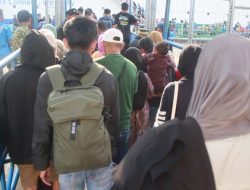 7 Kapal Siap Berangkat ke Kalimantan dan Malaysia, 7 Ribuan Penumpang Padati Pelabuhan Nusantara Parepare
